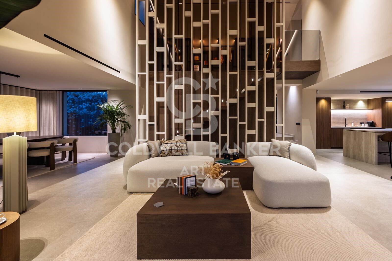 Modern Luxury Villa with Tropical Serenity