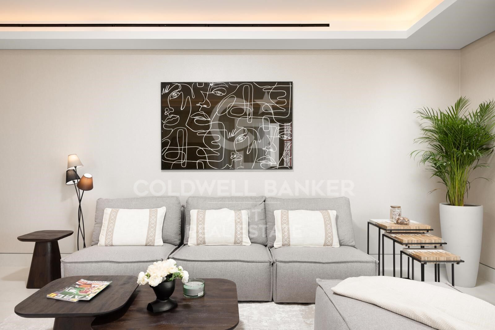 Appartement de Luxe en Bord de Mer avec Vue Panoramique sur la Méditerranée