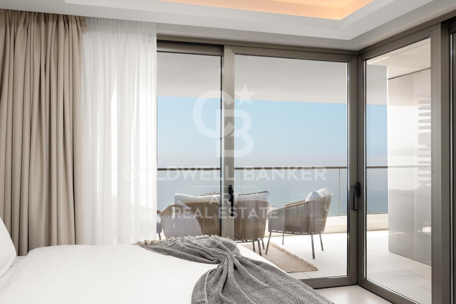 Apartamento de Lujo Frente al Mar con Vistas Panorámicas al Mediterráneo