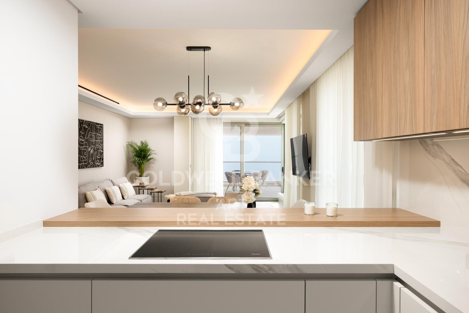 Appartement de Luxe en Bord de Mer avec Vue Panoramique sur la Méditerranée