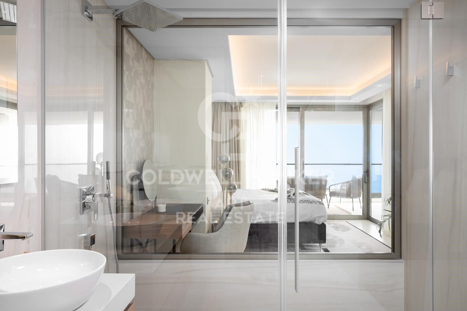 Appartement de Luxe en Bord de Mer avec Vue Panoramique sur la Méditerranée