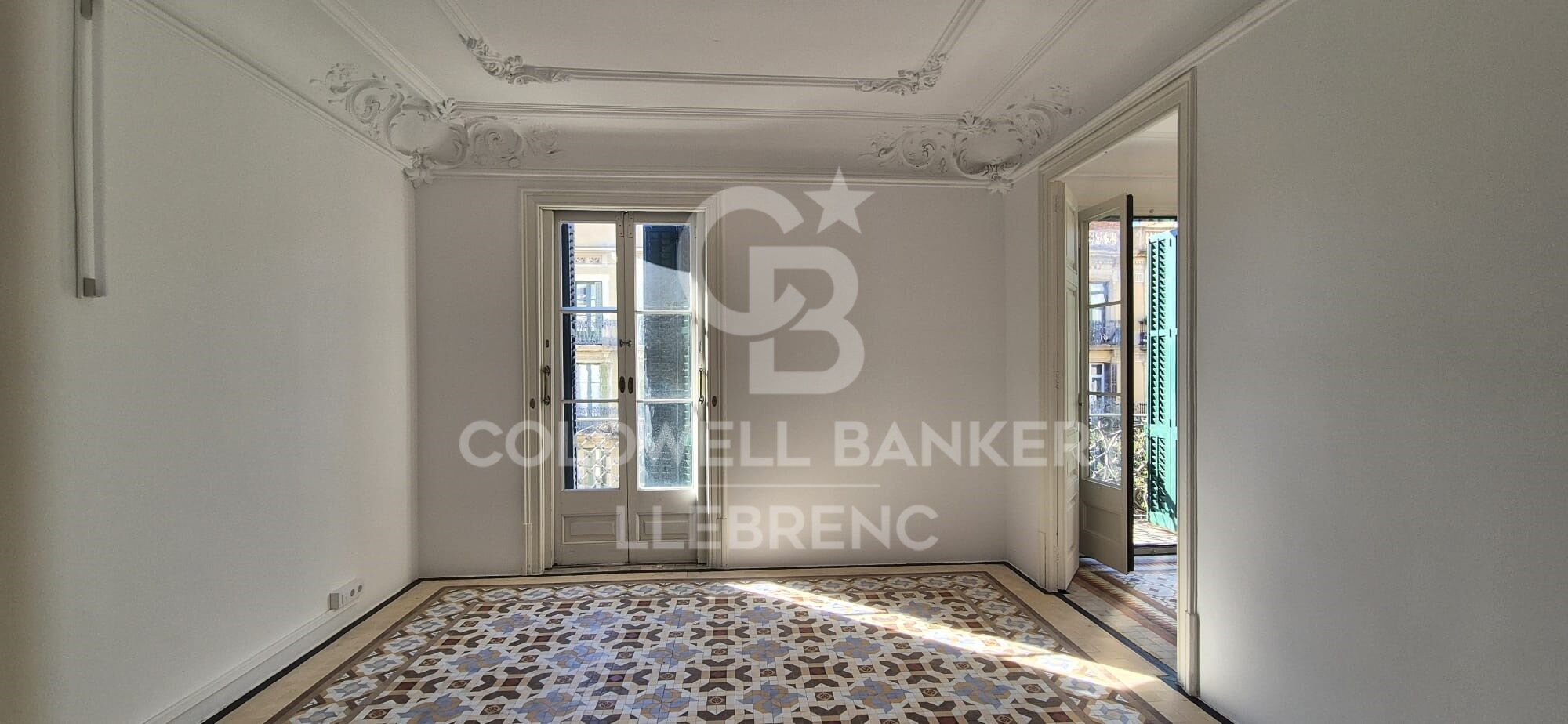 Wonderful office with modernist touches for rent on Calle Bailén