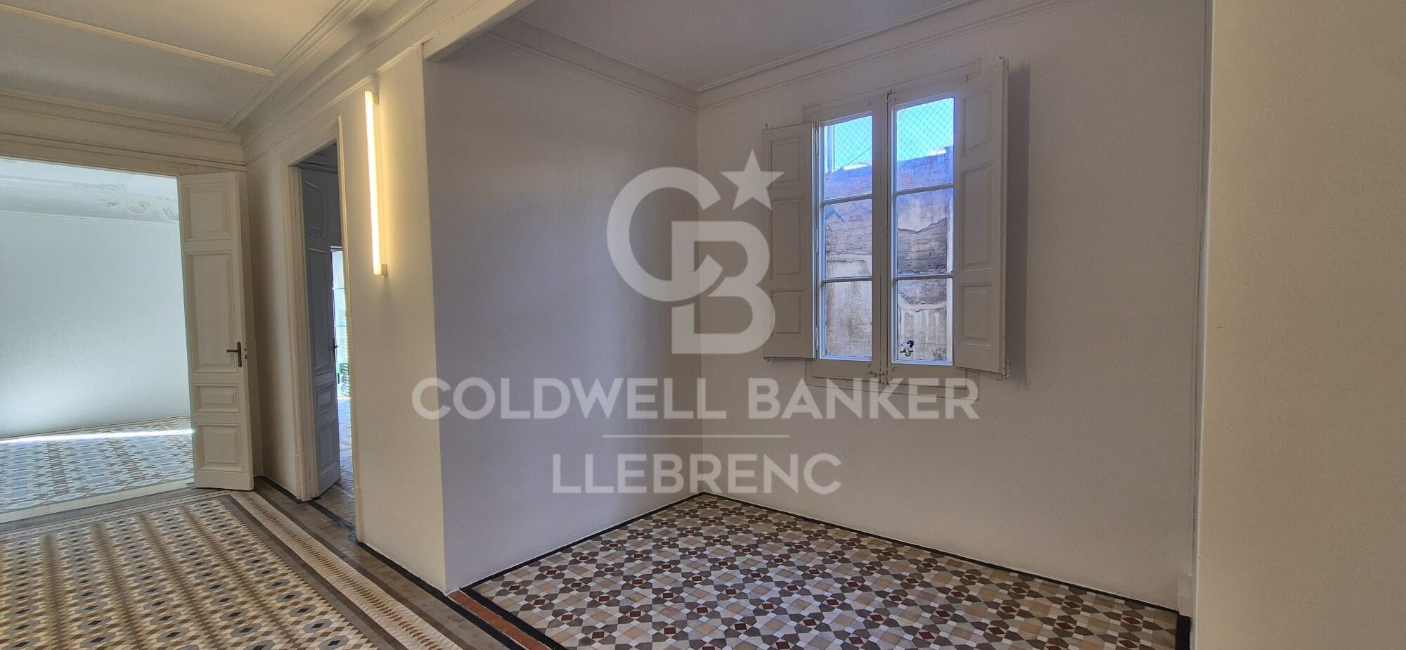 Magnifique bureau avec des touches modernistes à louer dans la Calle Bailén