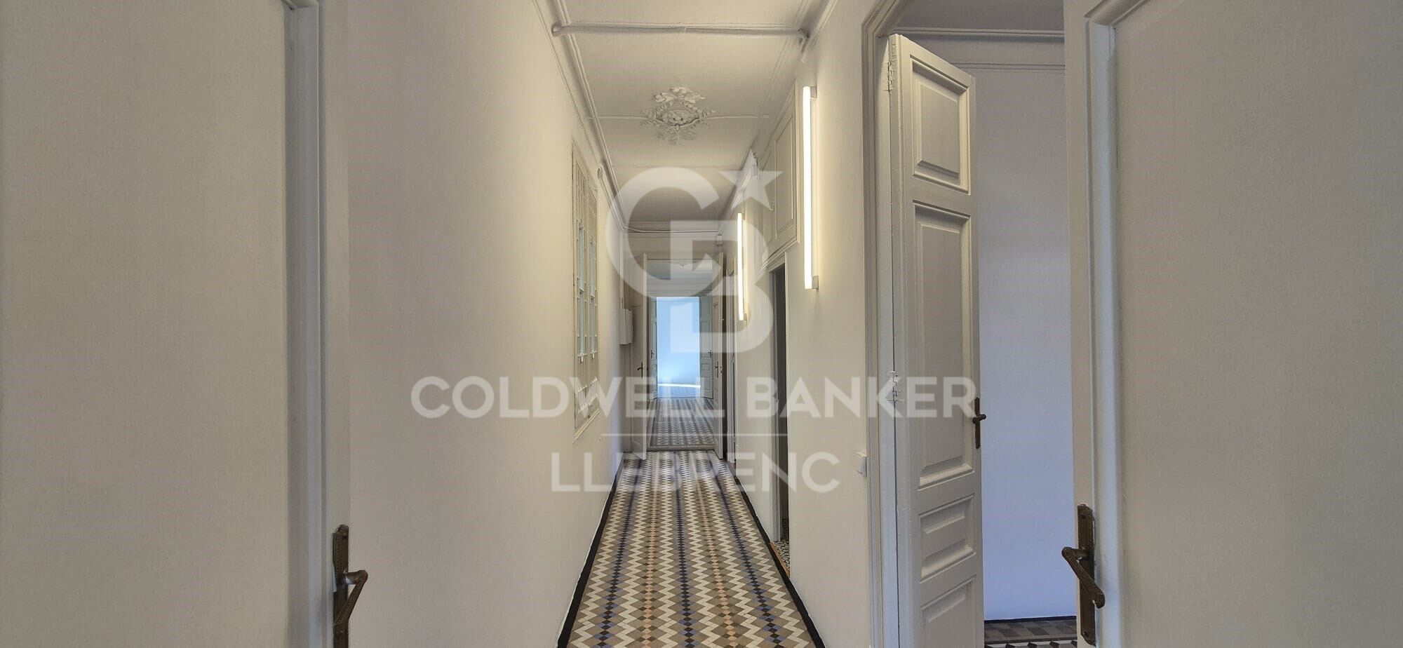 Magnifique bureau avec des touches modernistes à louer dans la Calle Bailén