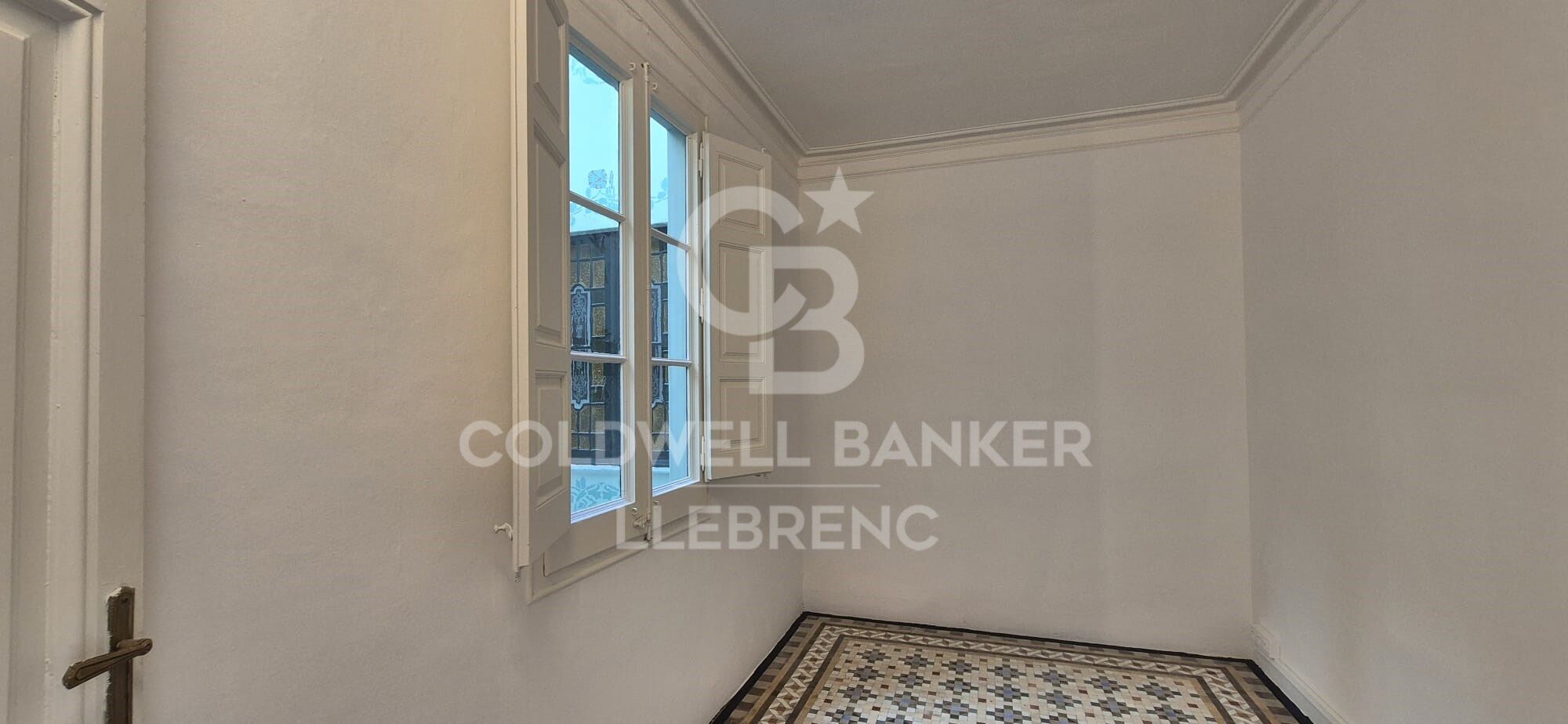 Wonderful office with modernist touches for rent on Calle Bailén