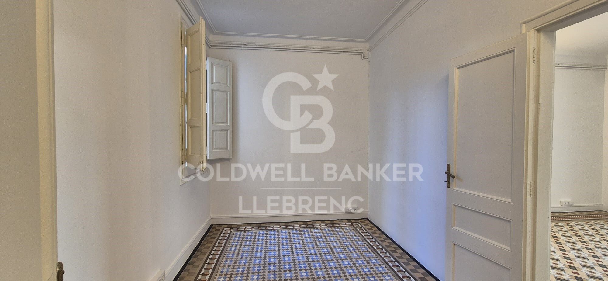 Wonderful office with modernist touches for rent on Calle Bailén