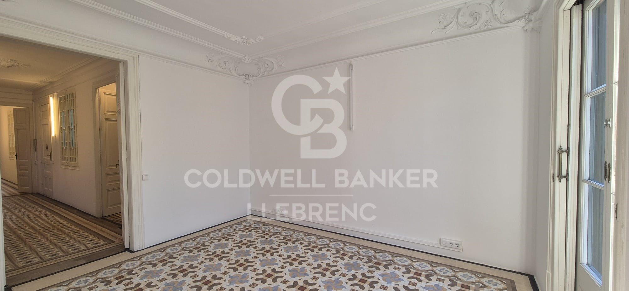 Wonderful office with modernist touches for rent on Calle Bailén