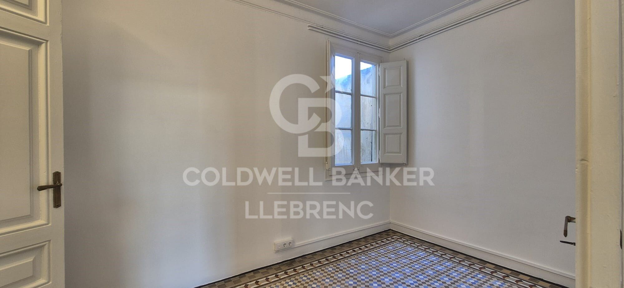 Wonderful office with modernist touches for rent on Calle Bailén
