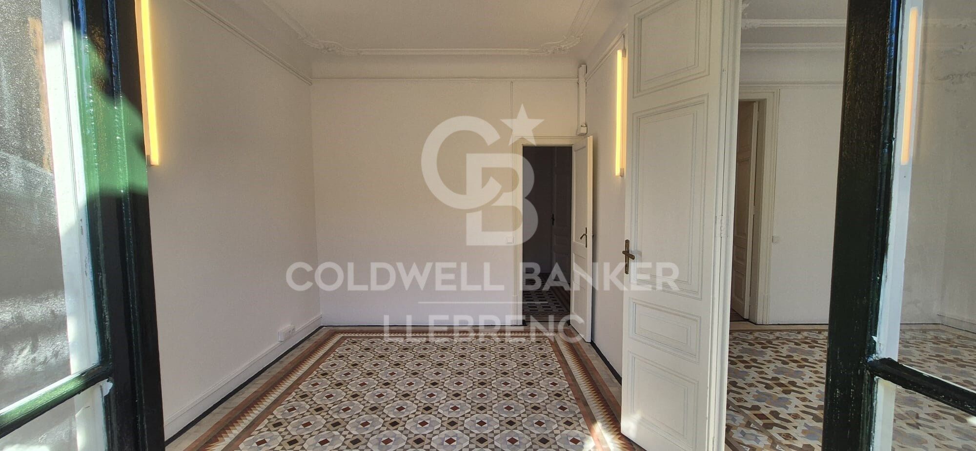 Wonderful office with modernist touches for rent on Calle Bailén