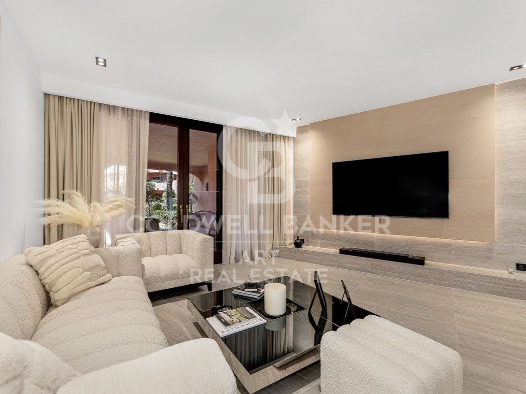 Elegant beachside apartment - refined living at Torre Bermeja, Estepona