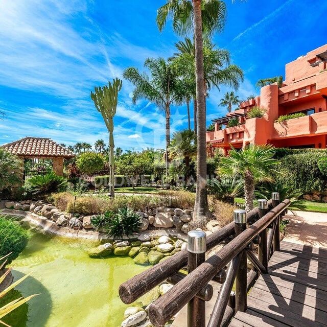 Elegant beachside apartment - refined living at Torre Bermeja, Estepona