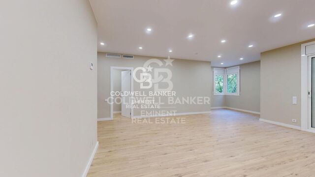 Wonderful apartment under full renovation on Calle Villarroel - Second real floor