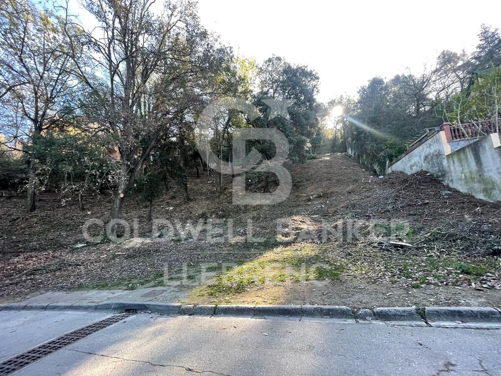 Spacious land for sale in Can Cortés.