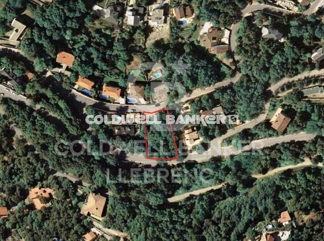 Spacious land for sale in Can Cortés.