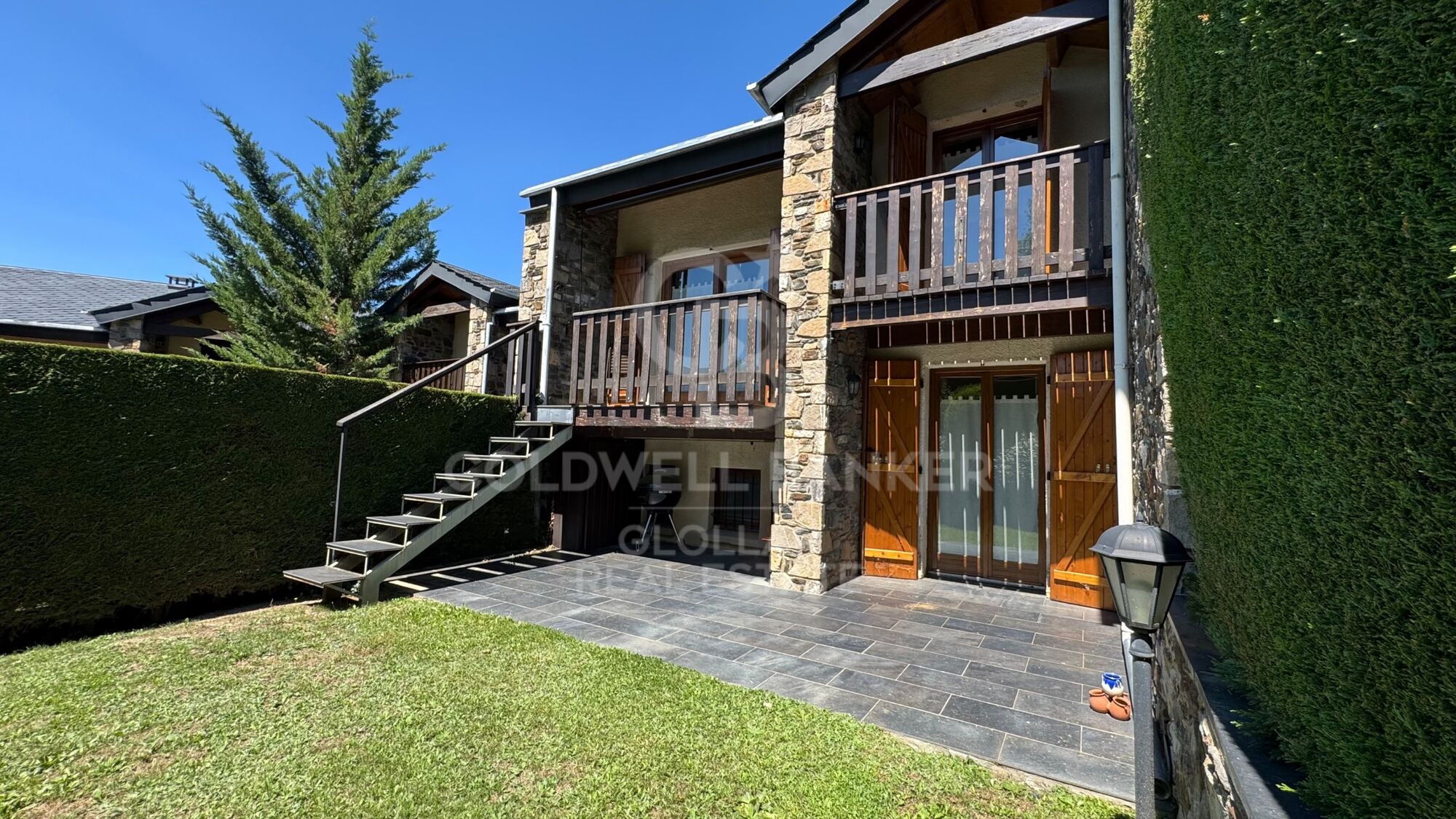 Encantadora casa con jardín privado en Osséja