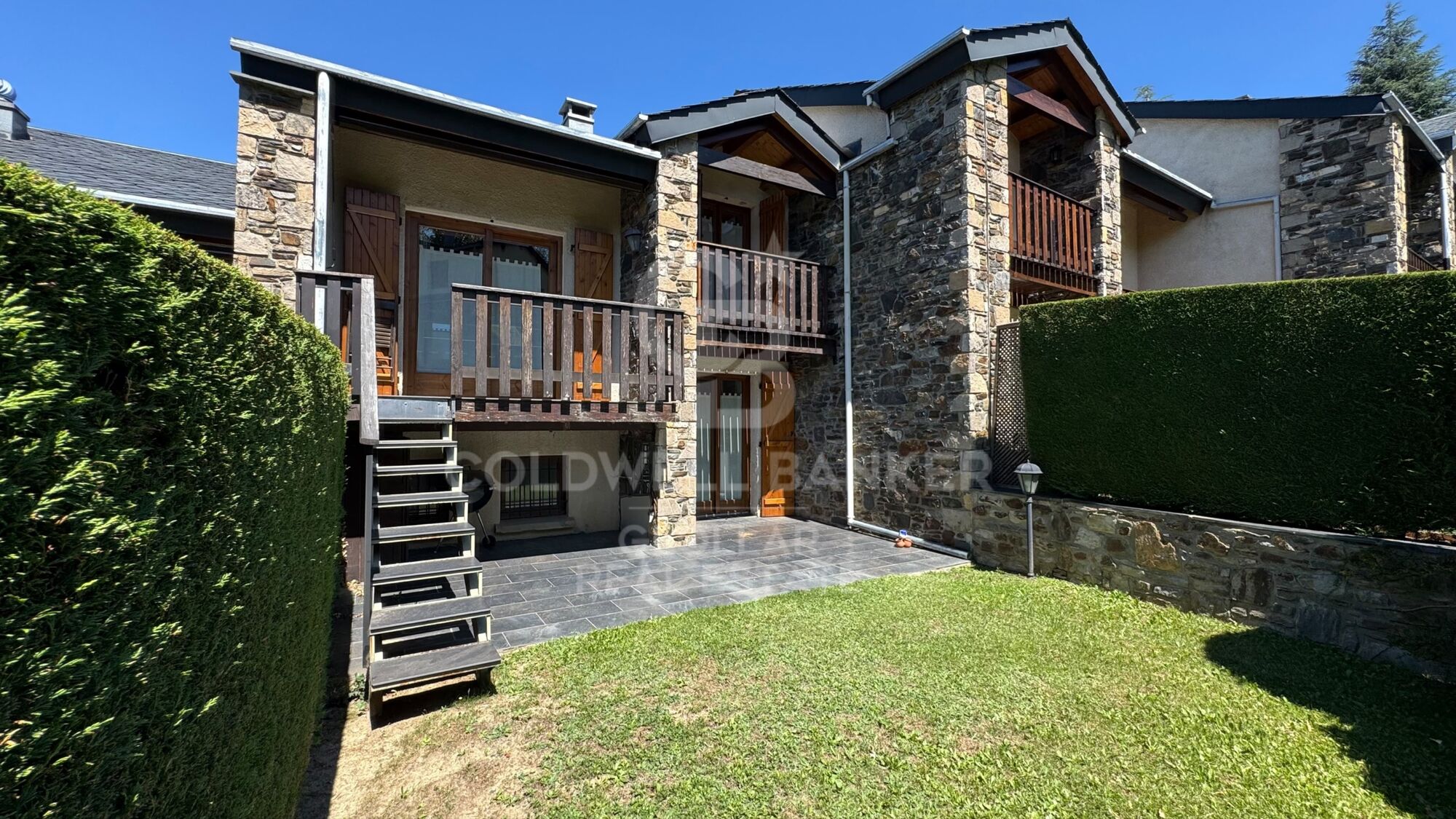 Encantadora casa con jardín privado en Osséja