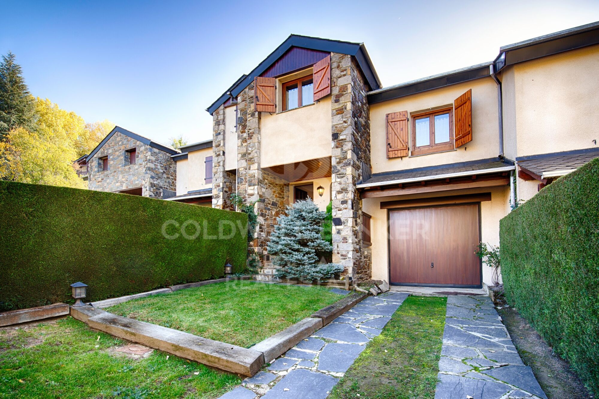 House 3 Bedrooms Sale Osséja