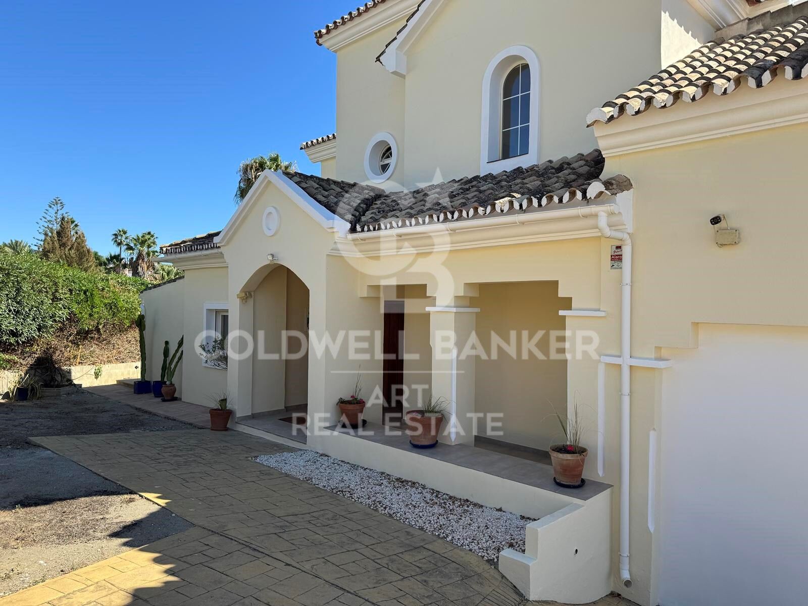 Elegant Mediterranean home with panoramic sea views in Puerto Romano, Estepona