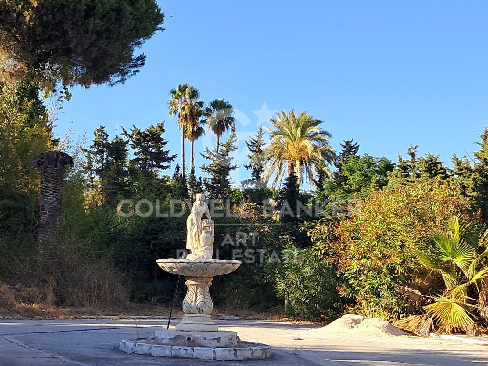 Investment potential: villa to reform or rebuild in El Paraíso Medio, Estepona