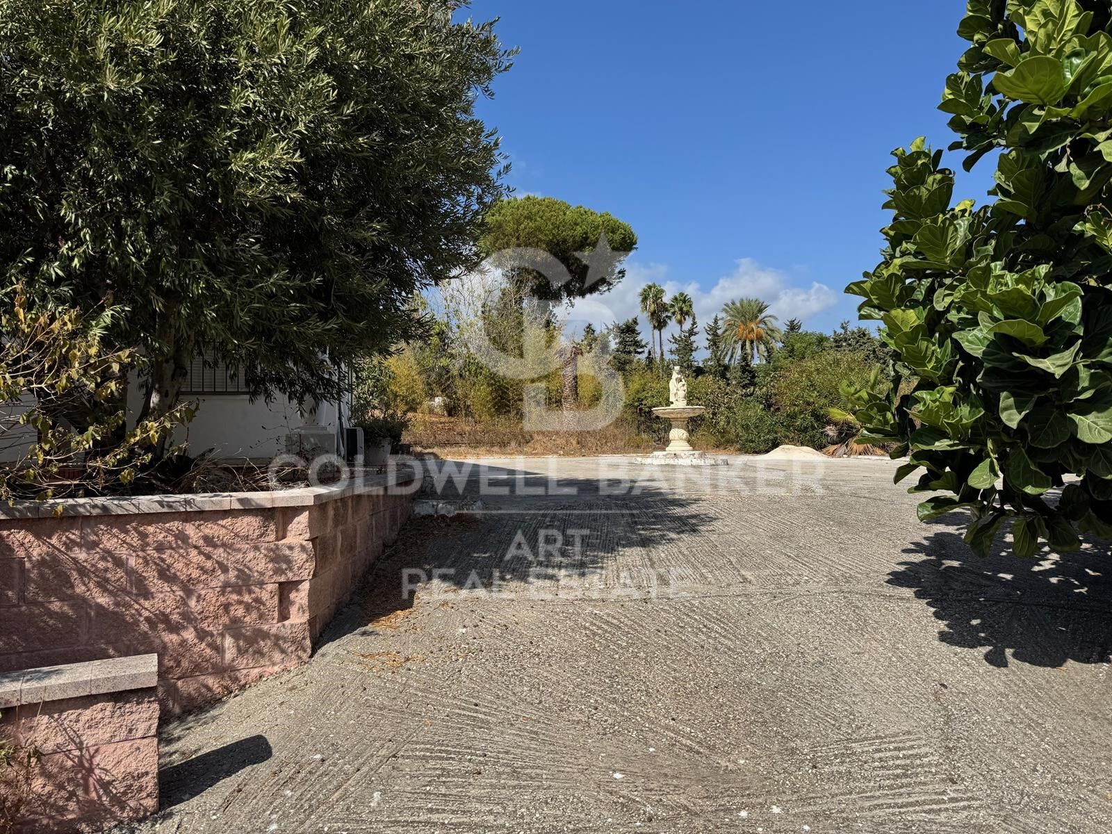 Investment potential: villa to reform or rebuild in El Paraíso Medio, Estepona