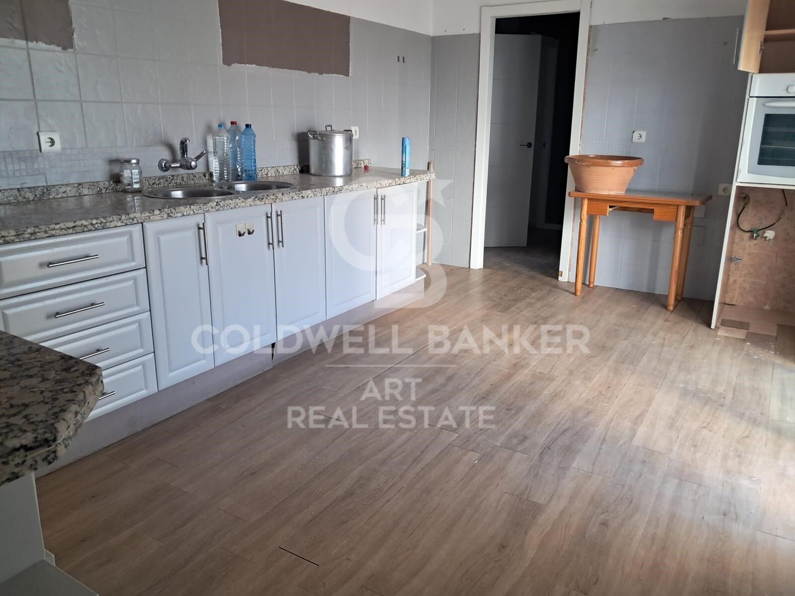 Investment potential: villa to reform or rebuild in El Paraíso Medio, Estepona