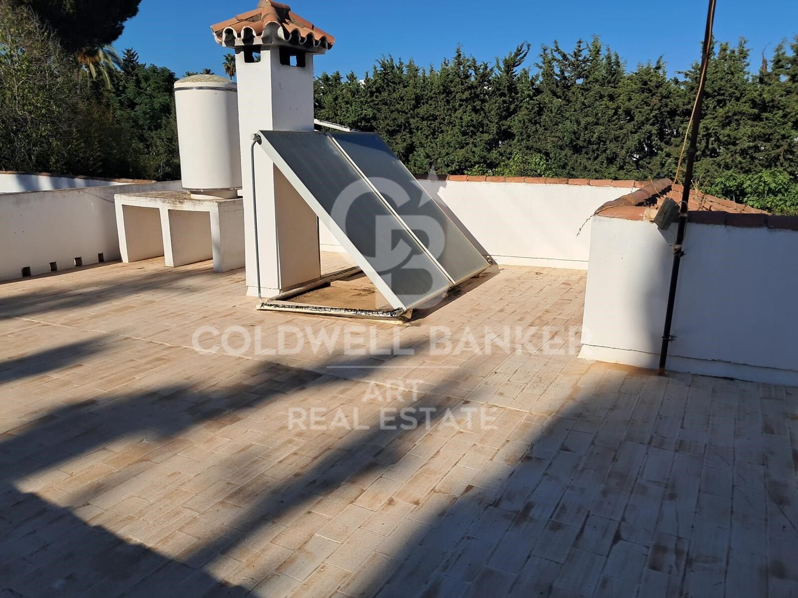 Investment potential: villa to reform or rebuild in El Paraíso Medio, Estepona