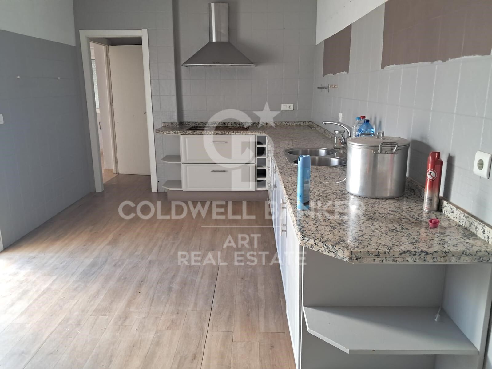 Investment potential: villa to reform or rebuild in El Paraíso Medio, Estepona