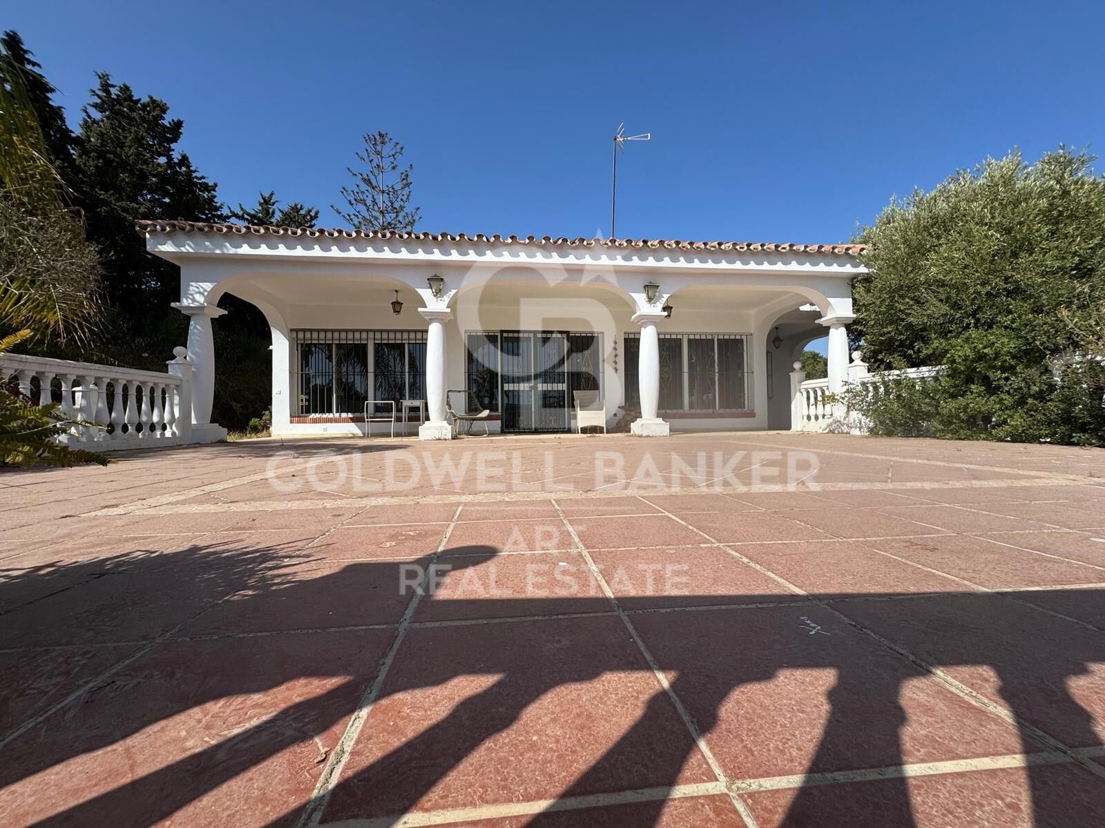 Investment potential: villa to reform or rebuild in El Paraíso Medio, Estepona