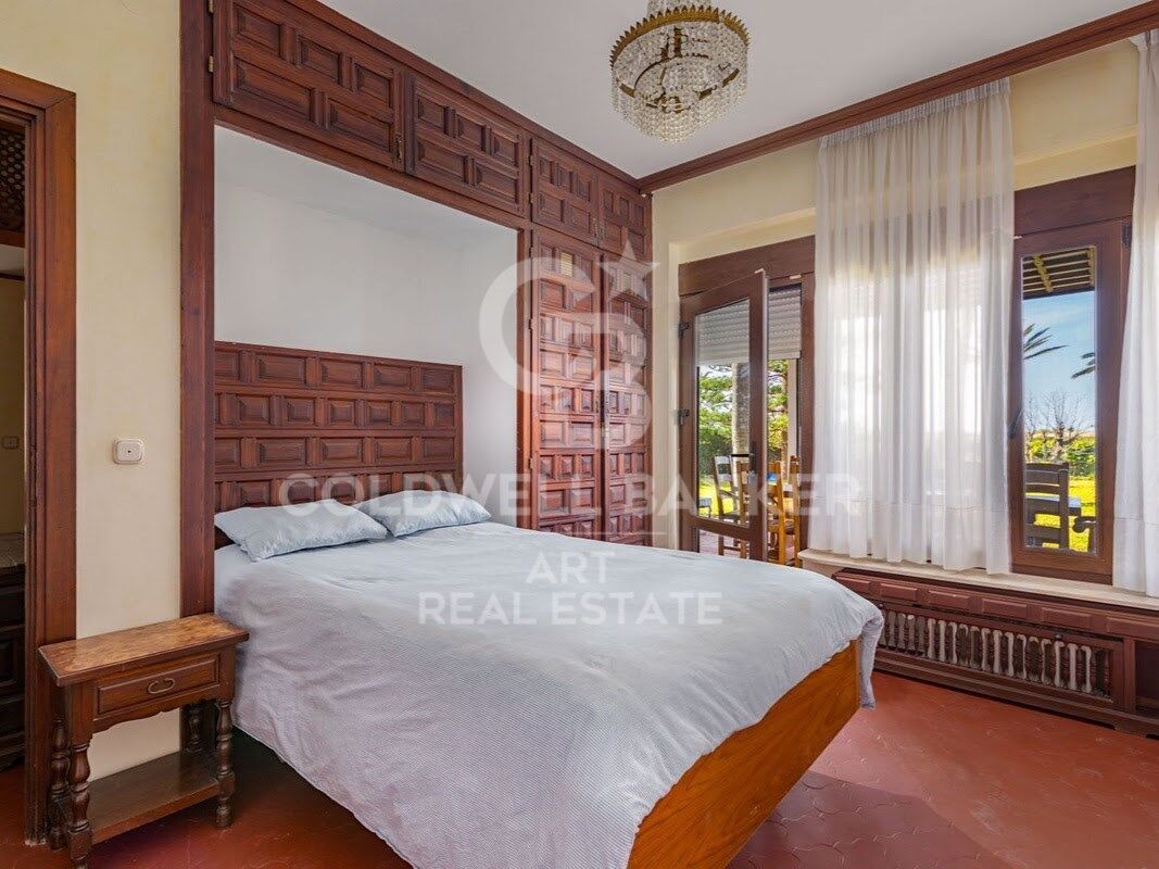 Luxe intemporel : villa exclusive en bord de mer à Los Monteros, Marbella