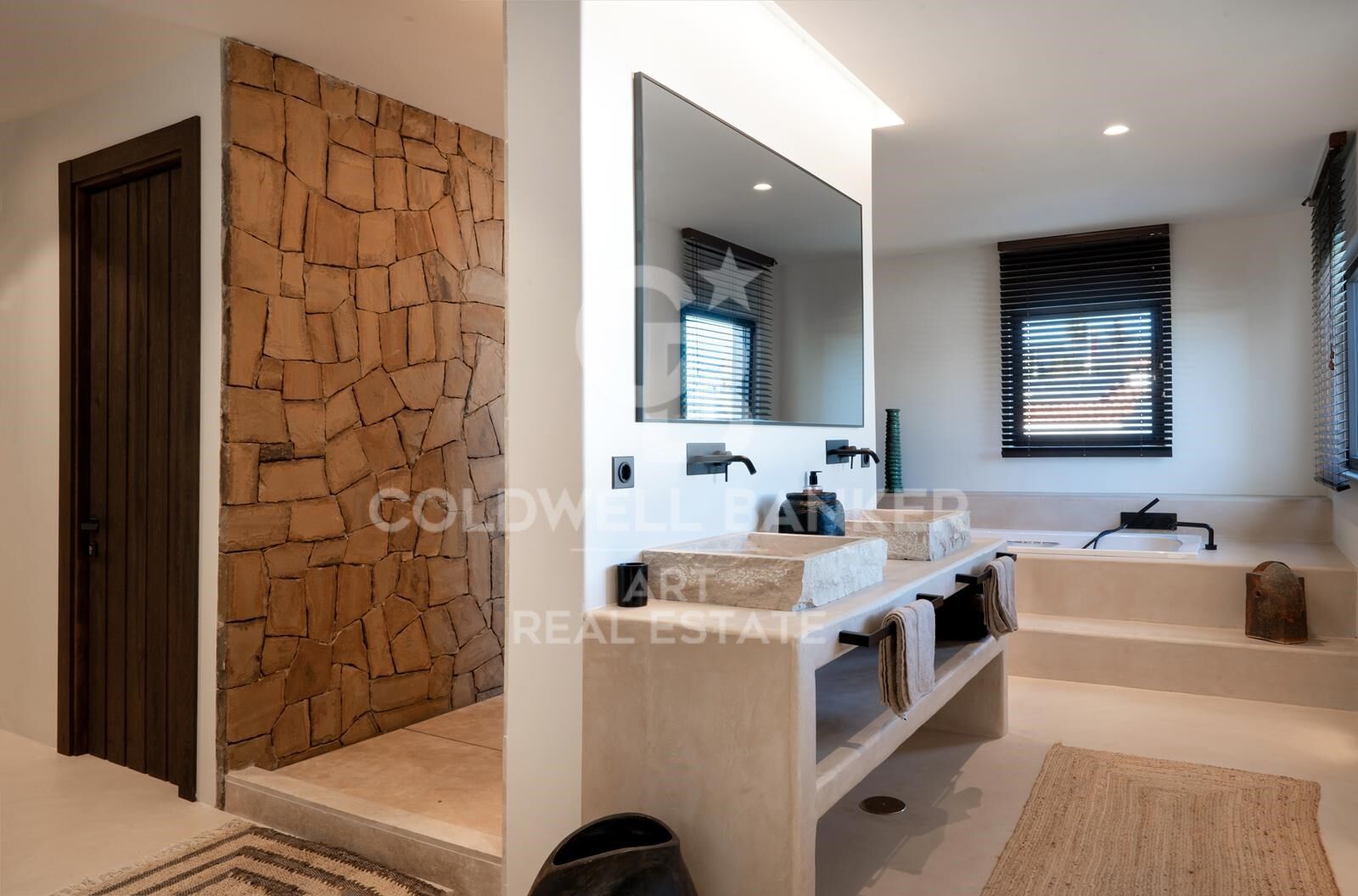 Fusión de culturas: villa excepcional con vistas al mar en Selwo, Estepona