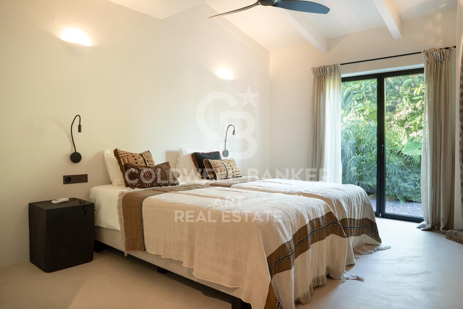 Fusión de culturas: villa excepcional con vistas al mar en Selwo, Estepona