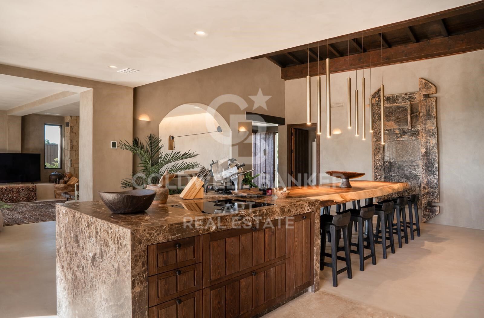 Fusión de culturas: villa excepcional con vistas al mar en Selwo, Estepona