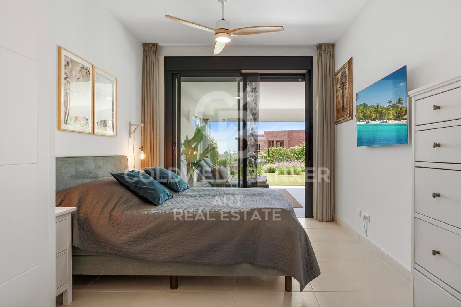 Elegant modern apartment with private garden in Mirador del Golf, Estepona