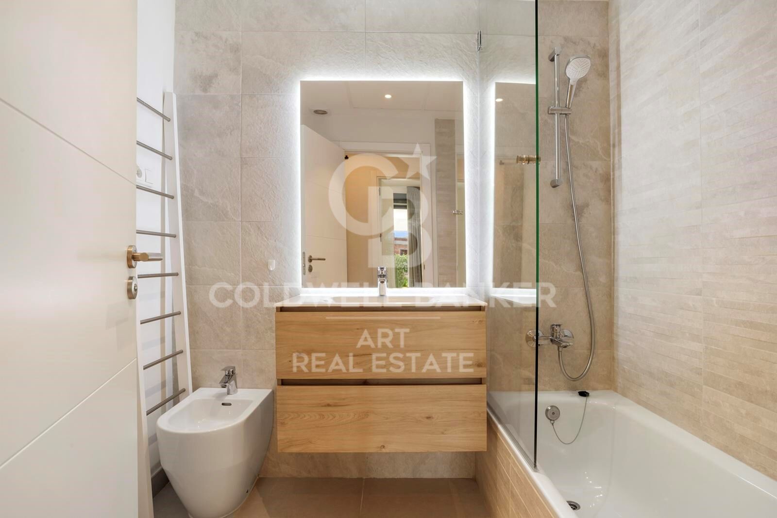 Elegant modern apartment with private garden in Mirador del Golf, Estepona