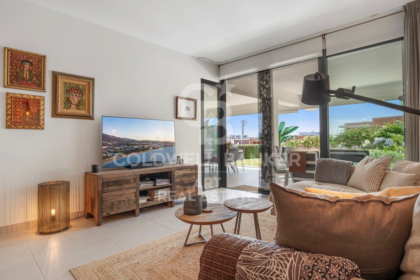 Elegant modern apartment with private garden in Mirador del Golf, Estepona