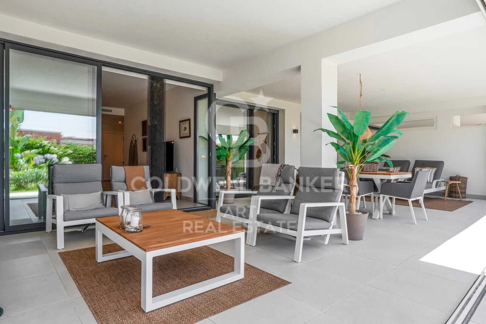 Elegant modern apartment with private garden in Mirador del Golf, Estepona