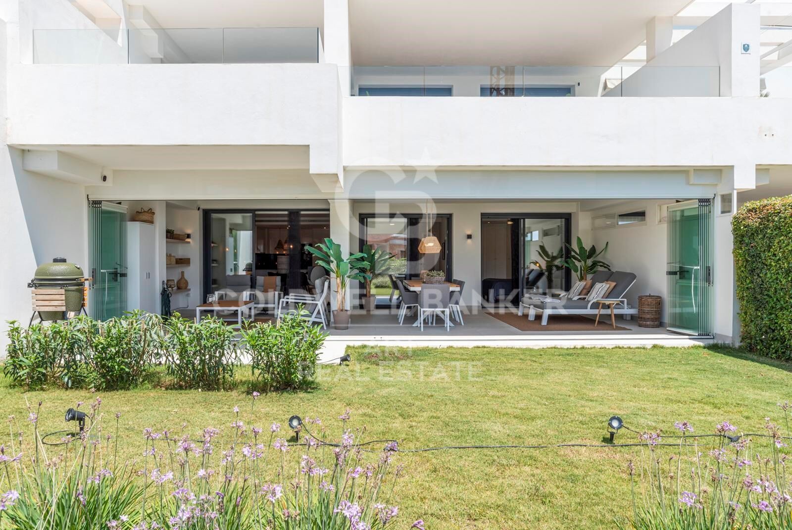 Elegant modern apartment with private garden in Mirador del Golf, Estepona