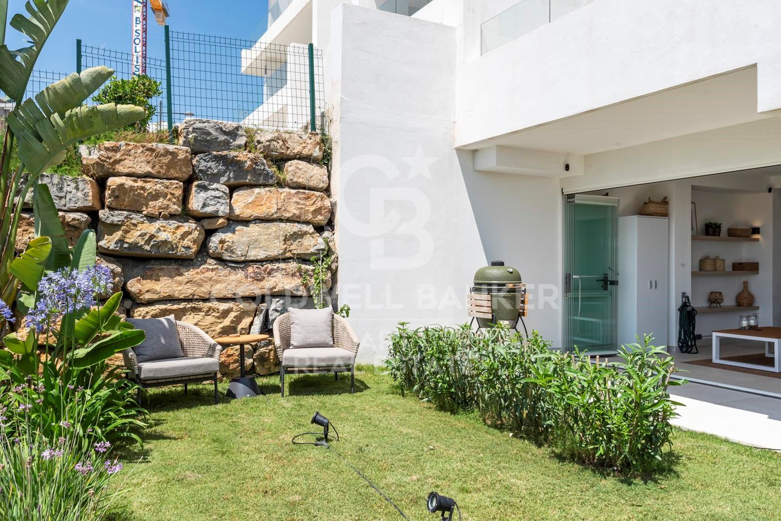 Elegant modern apartment with private garden in Mirador del Golf, Estepona