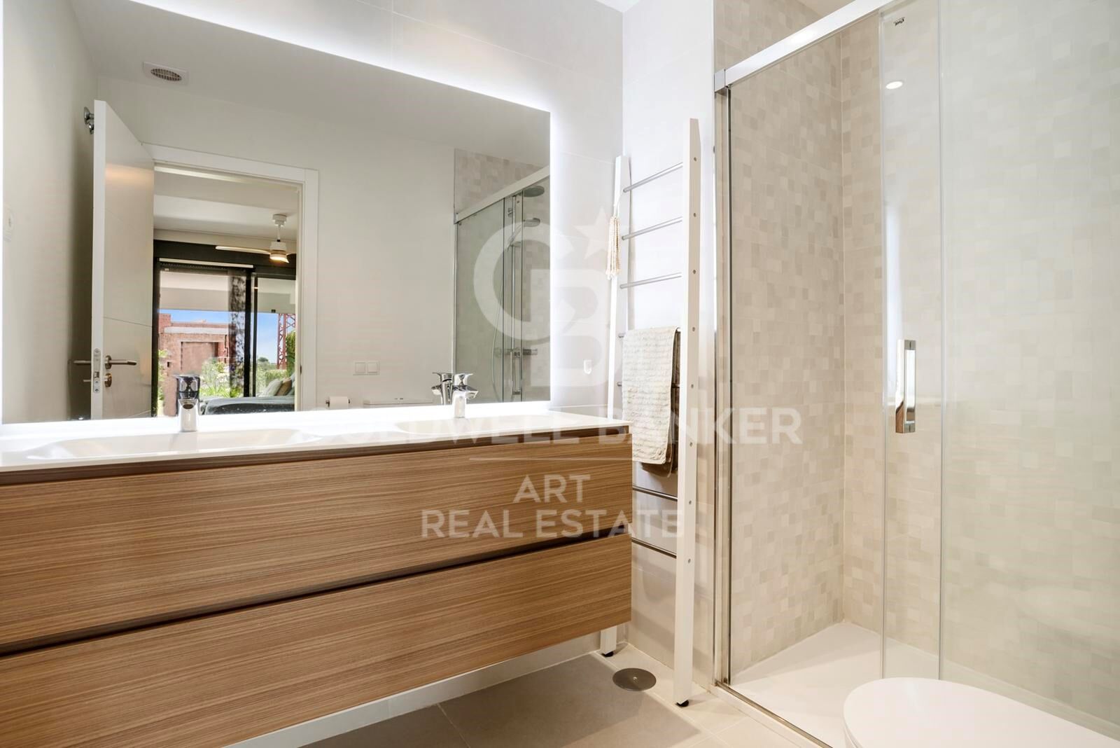 Elegant modern apartment with private garden in Mirador del Golf, Estepona