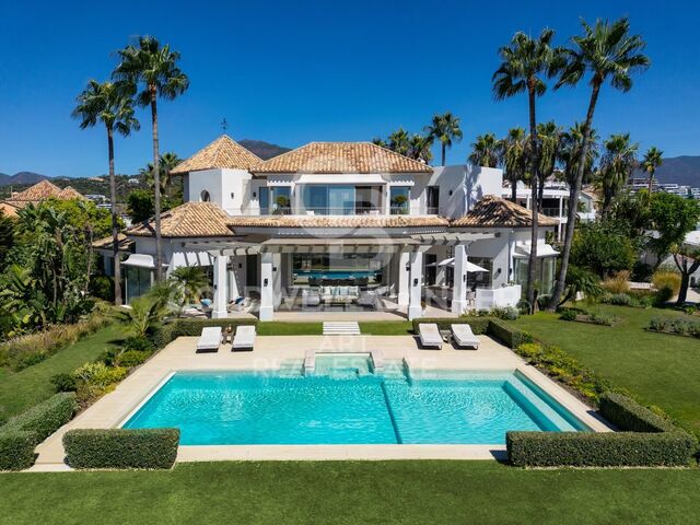 Elegant Andalusian-style villa with modern luxury in Monte Halcones, Benahavís