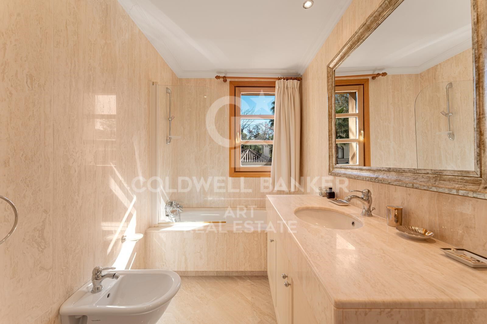 Elegante villa mediterránea en el corazón de Nueva Andalucía, Marbella