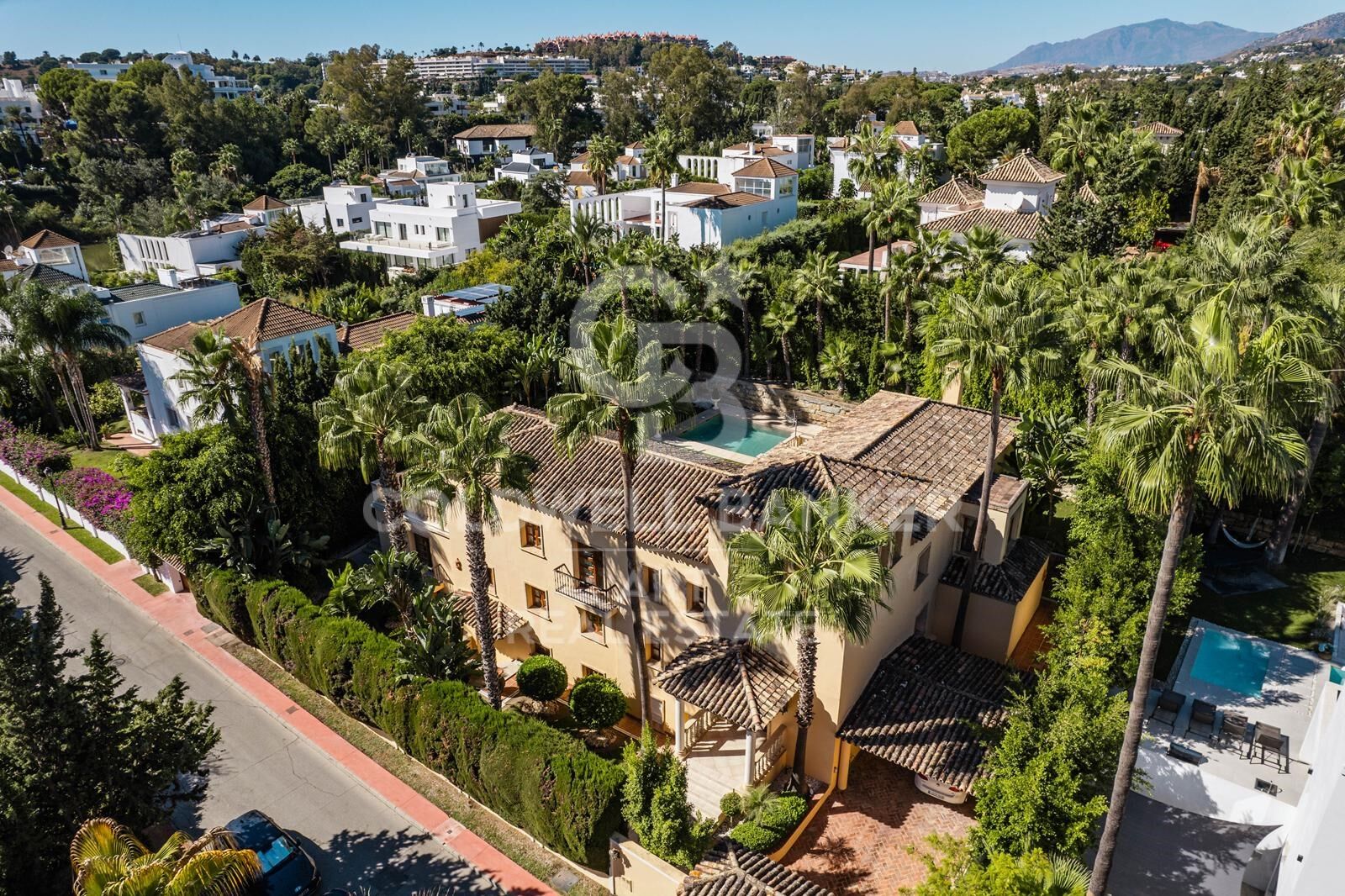 Elegante mediterrane Villa im Herzen von Nueva Andalucía, Marbella