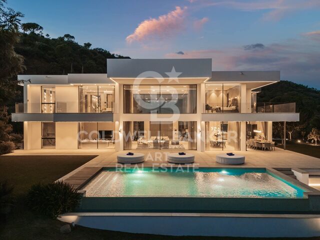 Elegant hillside villa in El Madroñal, Benahavís