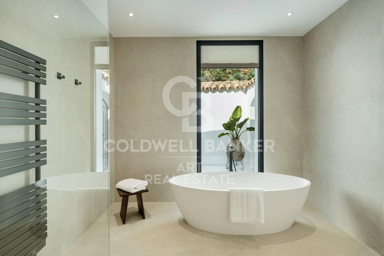 Außergewöhnliche andalusische Luxusvilla mit Panoramablick in El Herrojo Alto, Benahavís