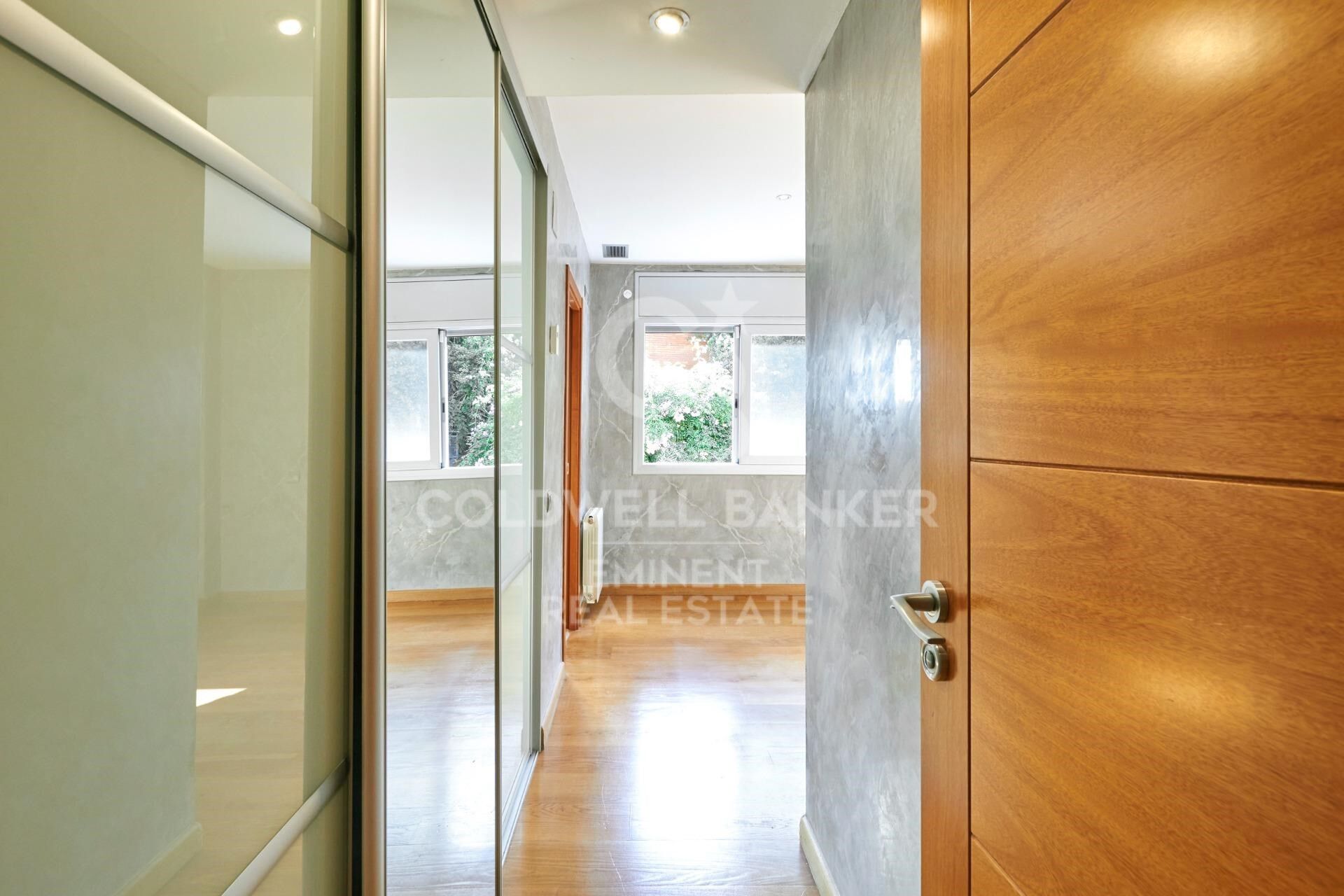 Bright and Peaceful Living in Vallcarca, Next to Collserola