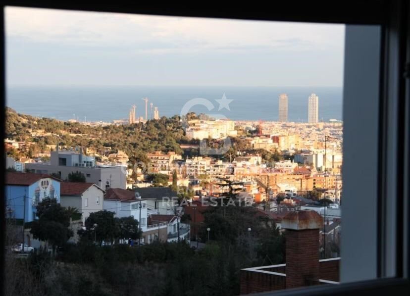 Bright and Peaceful Living in Vallcarca, Next to Collserola