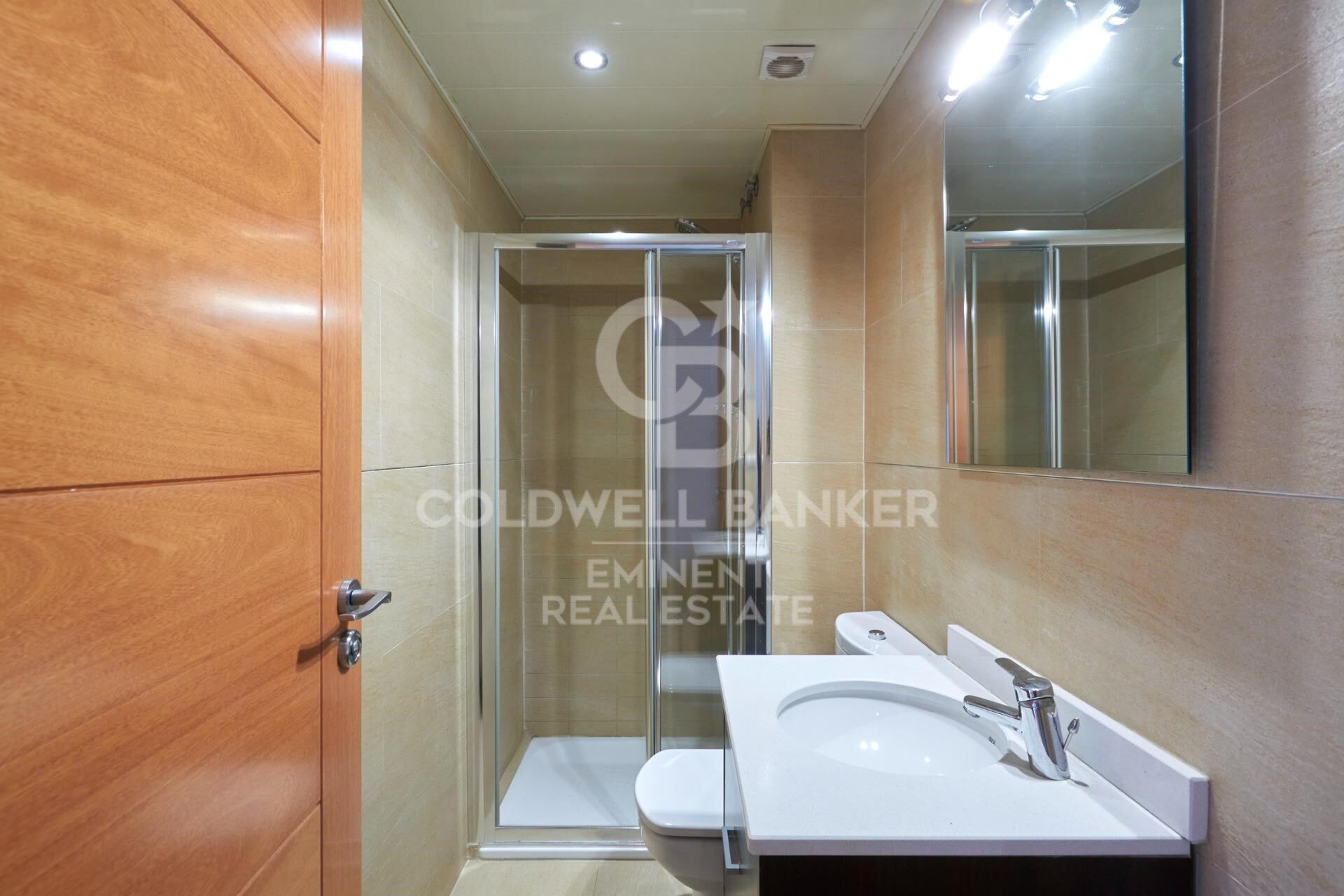 Bright and Peaceful Living in Vallcarca, Next to Collserola