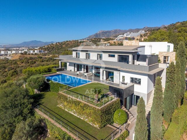 Villa contemporánea con vistas panorámicas al mar y a la montaña - Marbella Este
