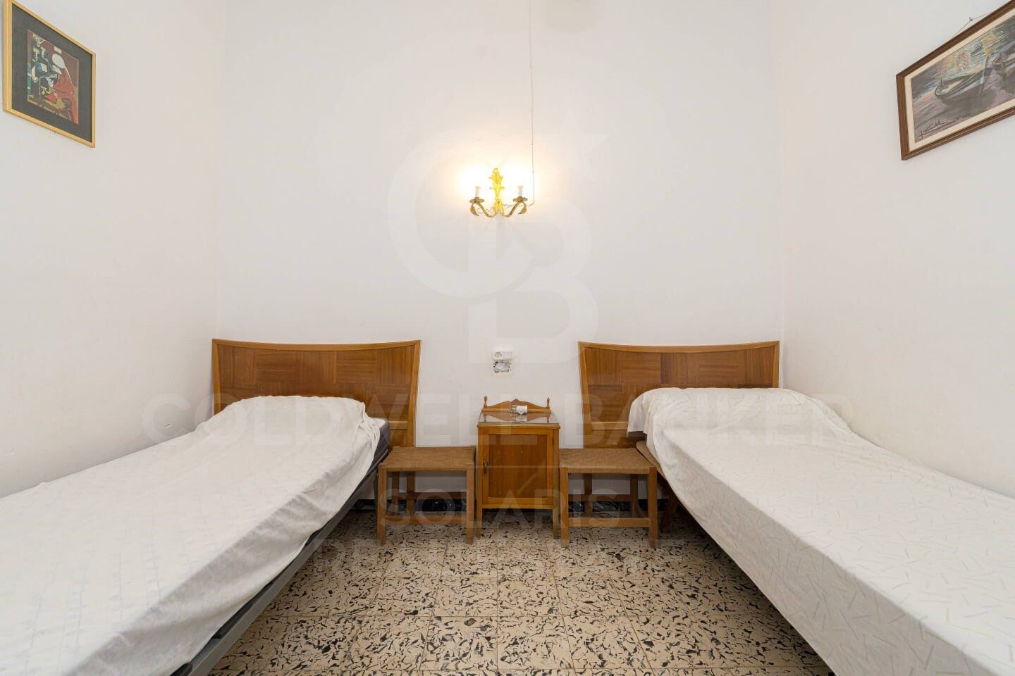 Finca con encanto y amplio terreno urbano en venta en Jávea, a un paso del mar y de todos los servicios