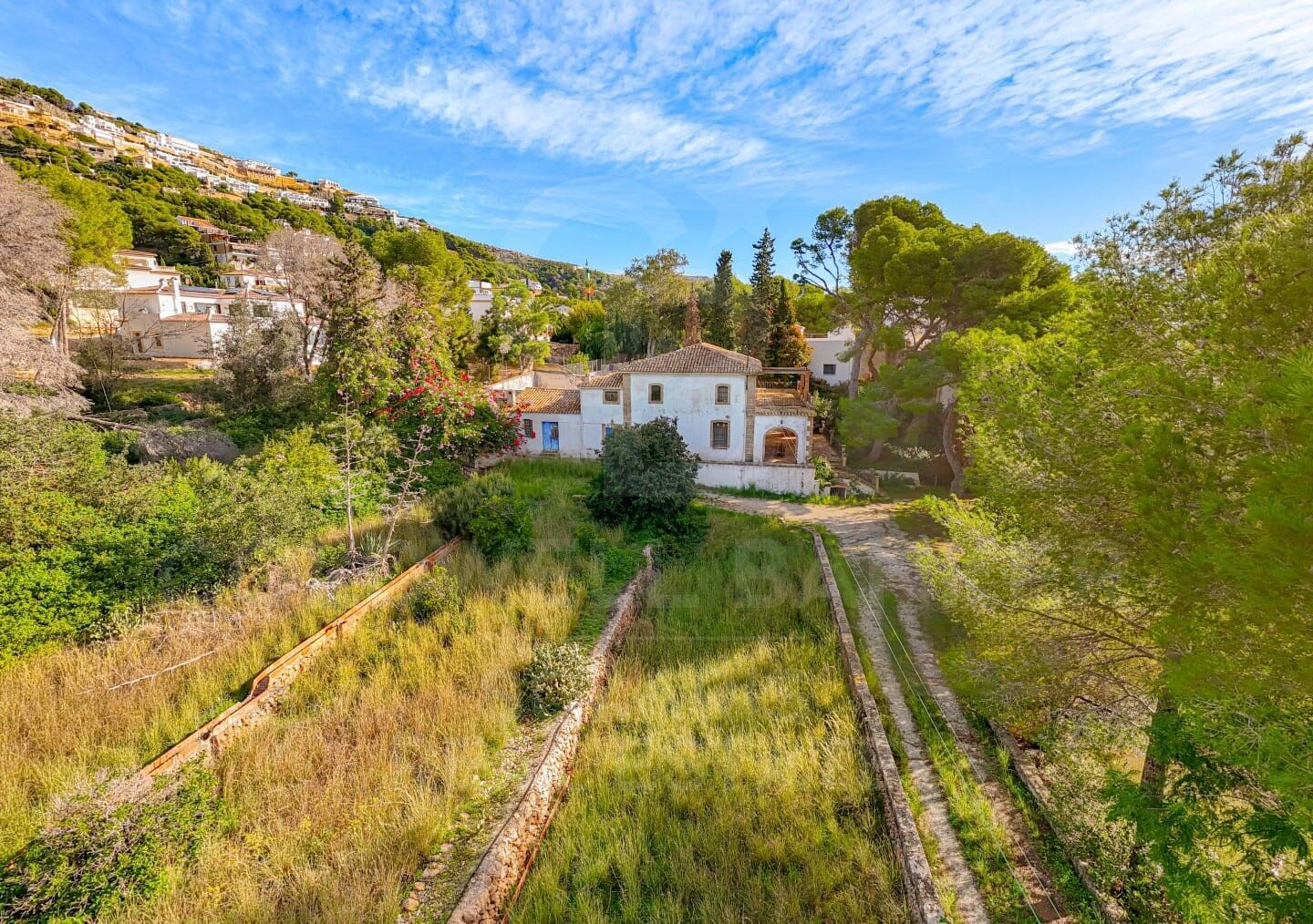 Charmante Finca mit großem Stadtgrundstück zum Verkauf in Jávea, nur einen Steinwurf vom Meer und allen Annehmlichkeiten entfernt